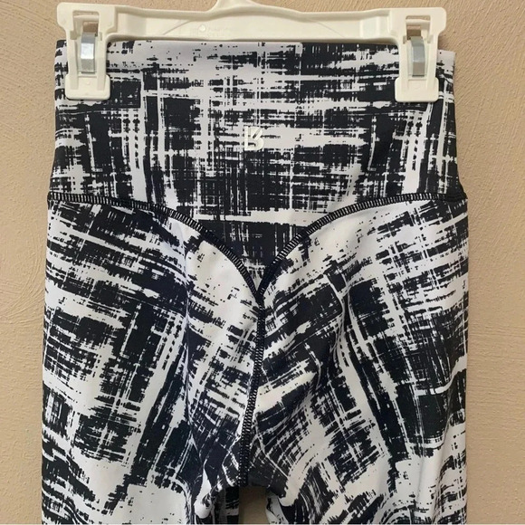 Buffbunny Rebel Leggings in Triggered Black and White Pattern Size XS - Picture 7 of 11
